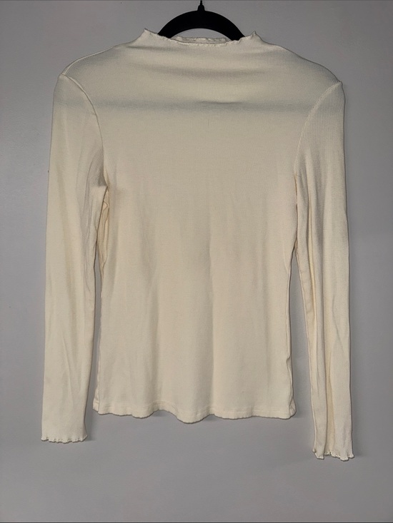 Tops - Women’s Cream Long-Sleeve Ribbed Top